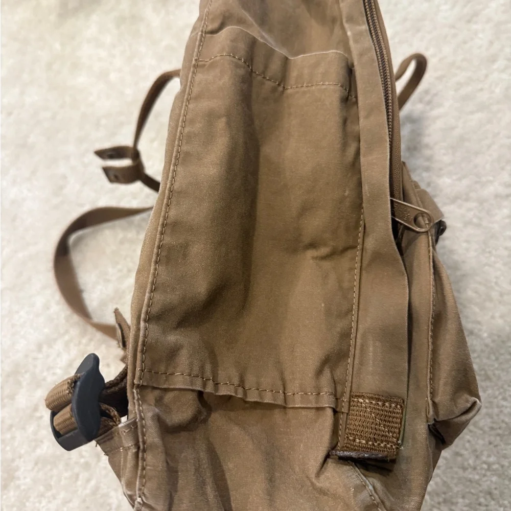 FjallRaven Kanken Classic Backpack (Clay) 23510 - Picture 5 of 12